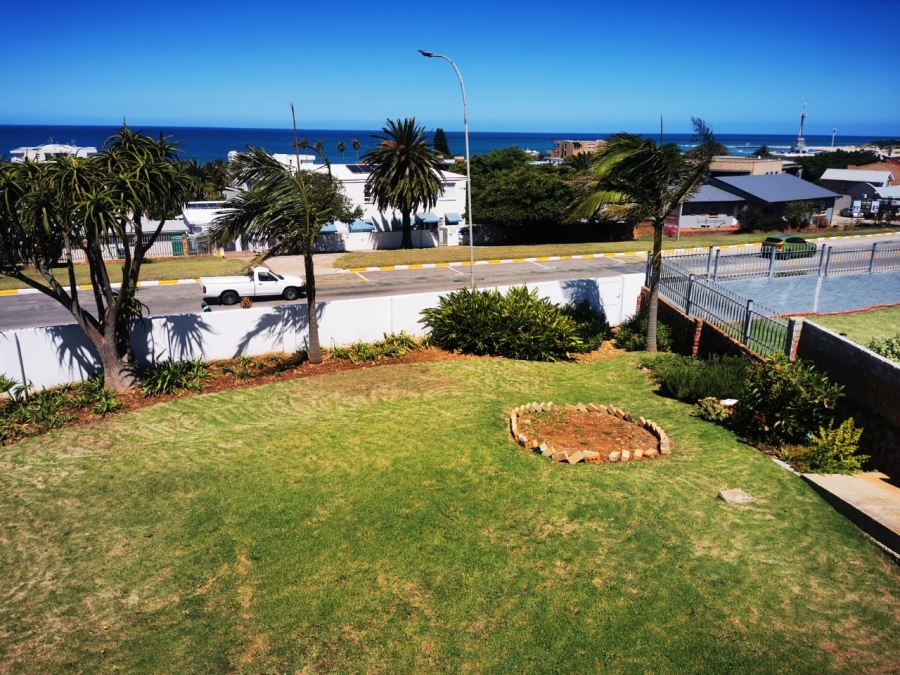 5 Bedroom Property for Sale in Jeffreys Bay Central Eastern Cape